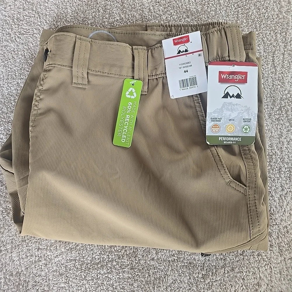 Wrangler Men's Performance Relaxed Fit‎ Shorts with Utility Pocket Flex Waist 44